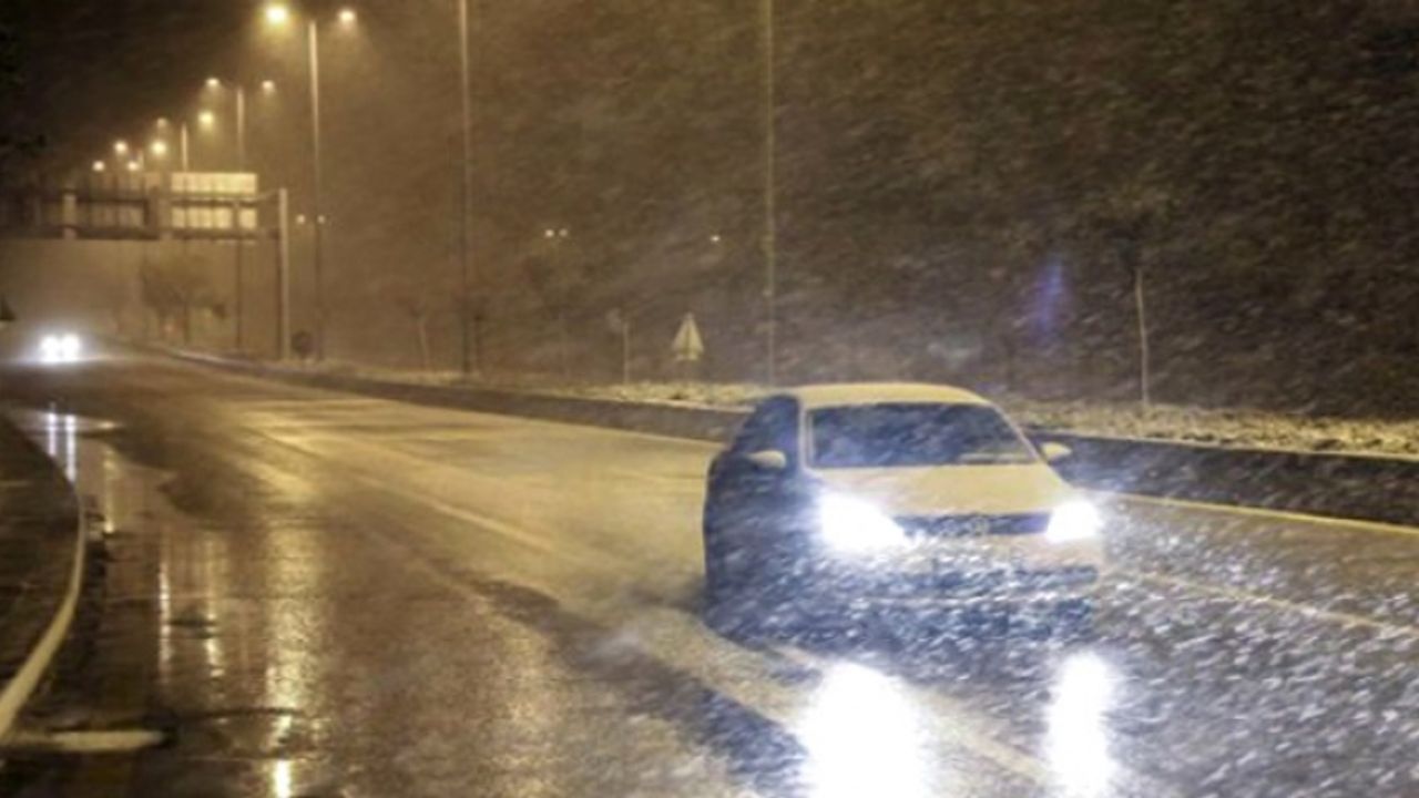 İstanbul'a Mevsimin İlk Karı Düştü