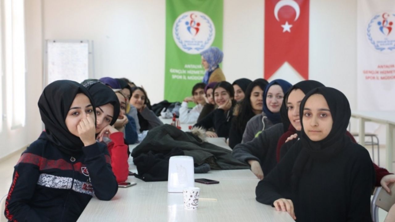 Eyüpsultanlı Kız Öğrenciler Simurg Kış Kampı'nda Buluştu