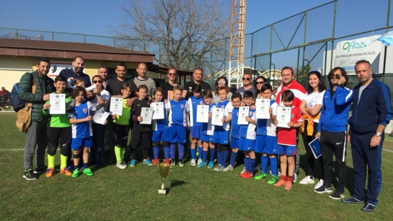 Kemerburgaz Futbol Klübü Antremanlarına devam ediyor