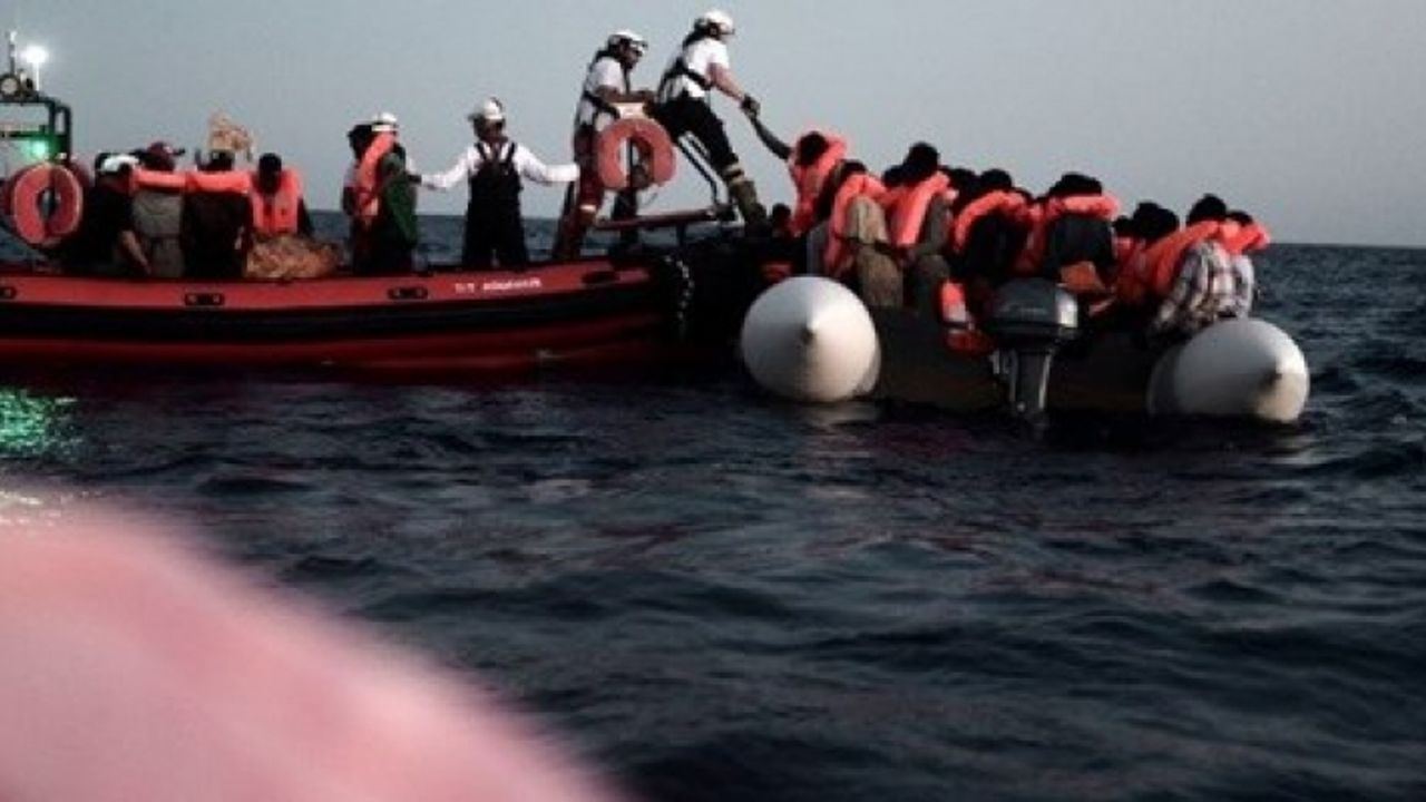 Akdeniz'de sığınmacı teknesi battı: 100 kişi kayıp