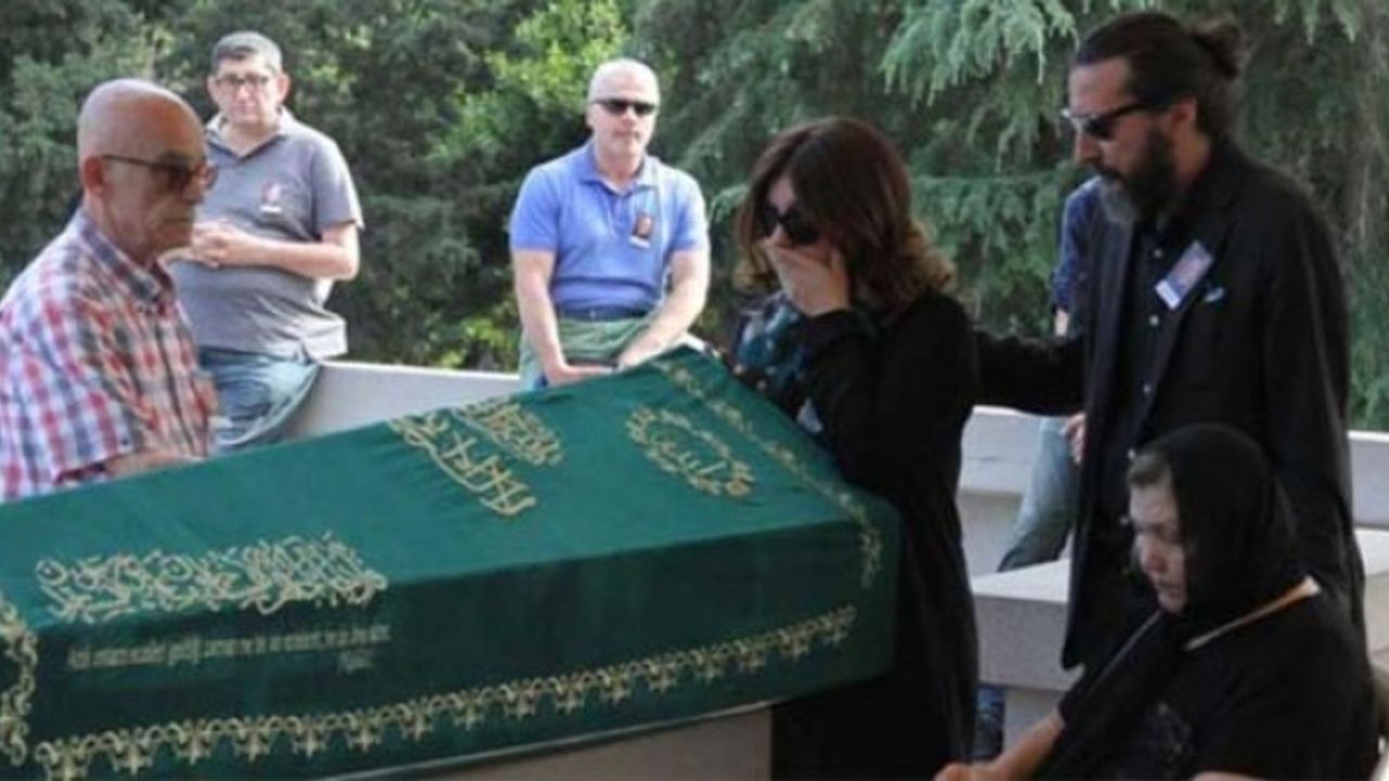 Şebnem Bozoklu'nun acı günü! Cenazede ayakta durmakta zorlandı..