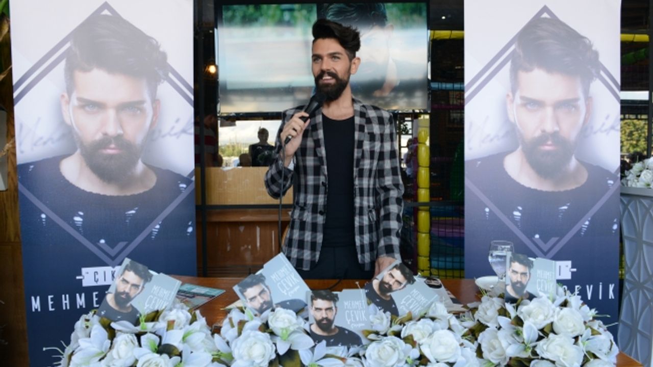 MEHMET ÇEVİK, GAZETECİ VE RADYOCULARLA BULUŞTU