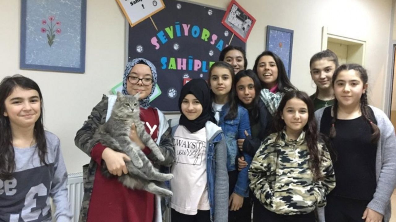 SİMURG öğrencilerinden hayvan sevgisi adına örnek davranış