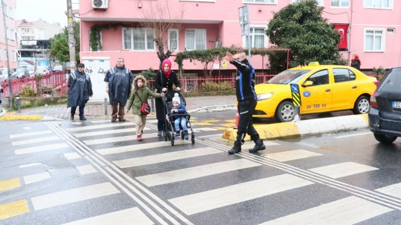 Trafikte “Yaya önceliği” İçin Kolları Sıvadılar!