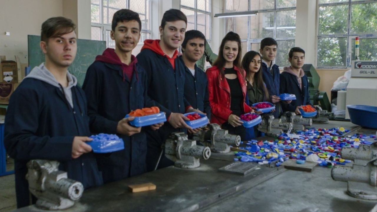 Sevil Uyar'dan Sokak Hayvanlarına Tam Destek