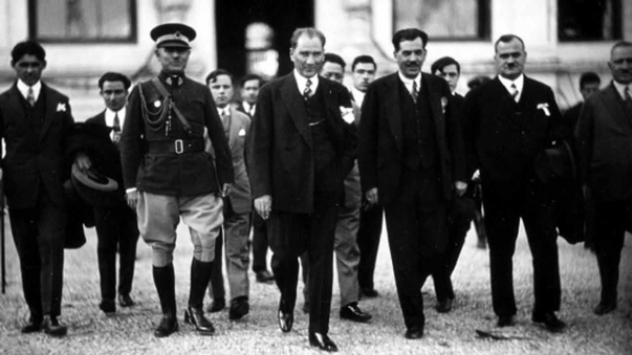 Tarihte Bugün - Mustafa Kemal Paşa'nın Başkomutan Oluşu