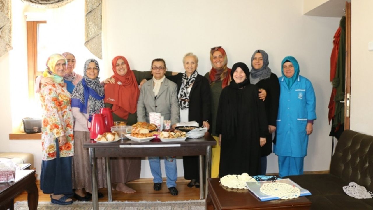 Örgü Tasarım Atölyesi ev ekonomisine katkıda bulunuyor