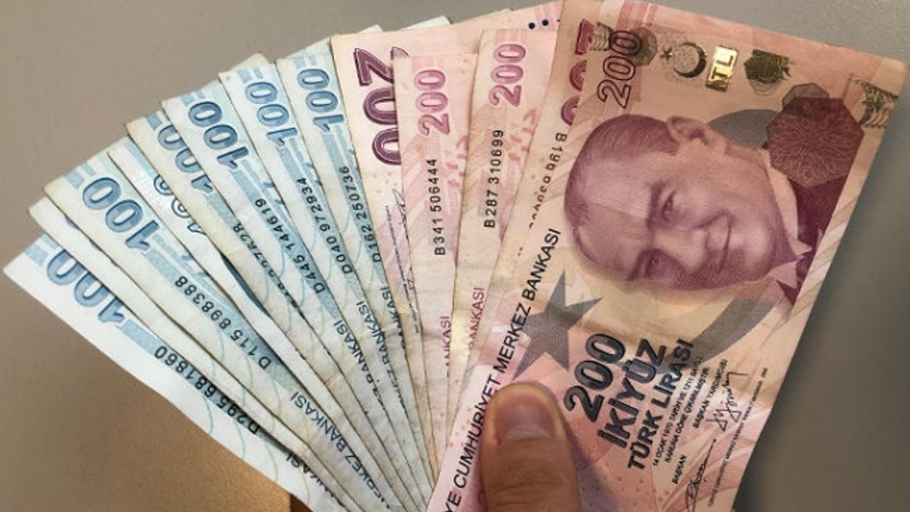 Memurlar ve memur emeklileri dikkat! İşte maaşlara yansıyacak zam