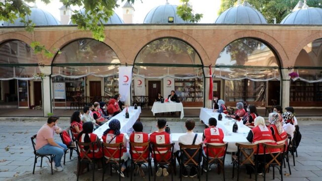 Deniz Köken Genç Kızılay Eyüpsultan Gönüllüleriyle Bir Araya Geldi