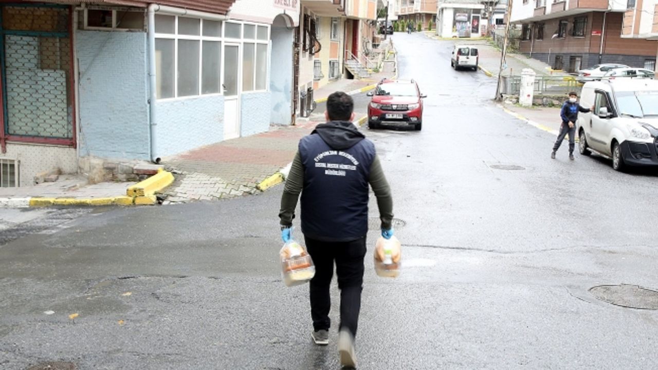 Eyüpsultan Belediyesi’nden soğuk günlerde sıcak ikram