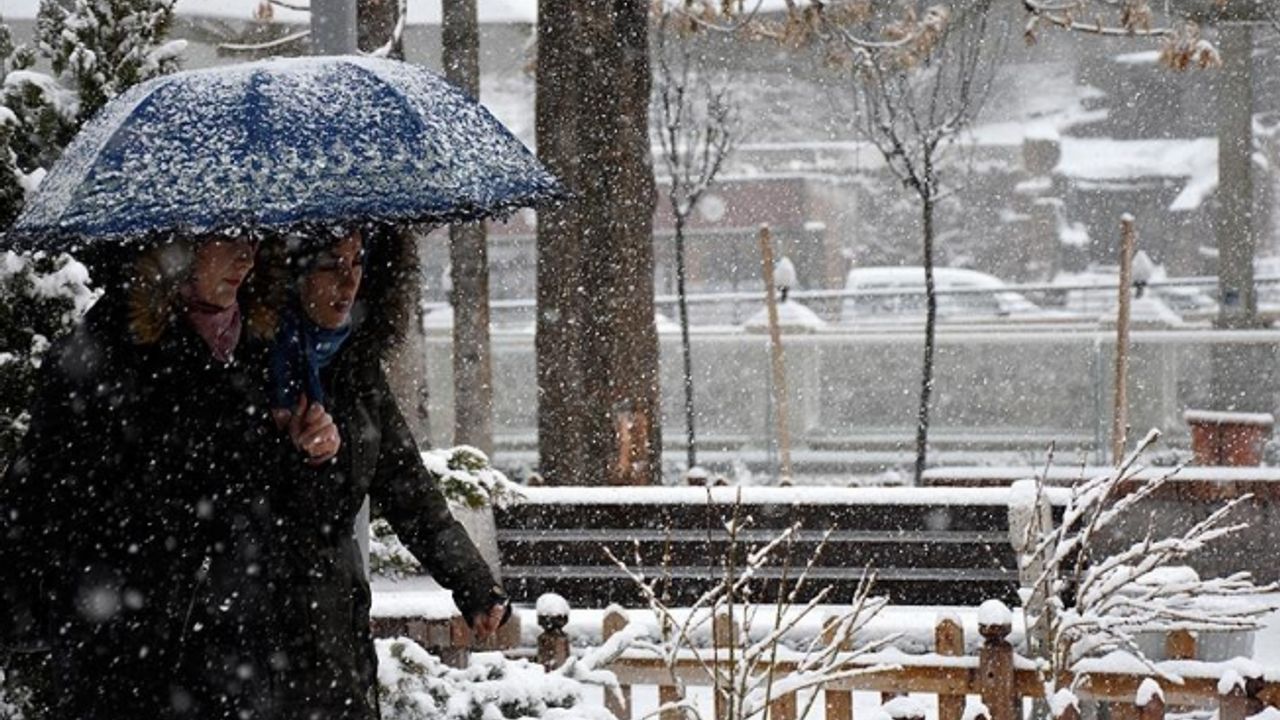 Meteoroloji illeri sıraladı ve uyardı! Sağanak yağmur, kar yağışı, çığ...