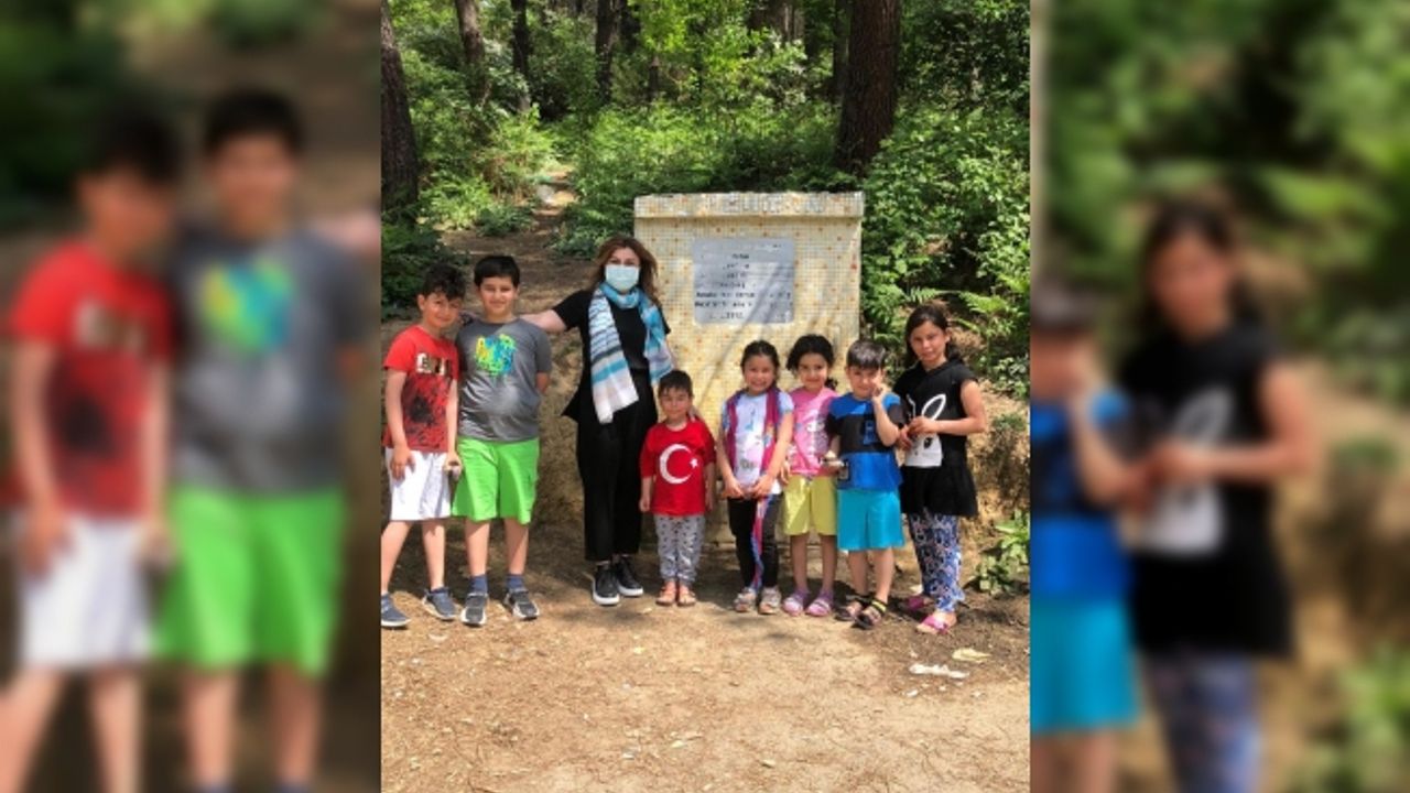 Göktürk Muhtarı Seval Kızılateş, Çocuklar ve Haneler ile Bayramlaştı.