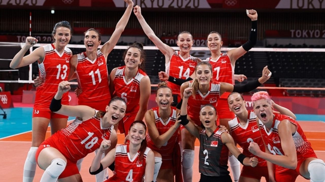 Filenin Sultanları yarı finalde! Türkiye yarı final voleybol maçı ne zaman, rakip kim oldu?