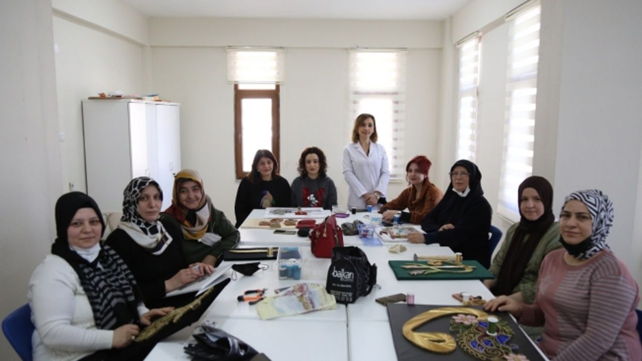 Esentepe ESMEK'te eğitimler devam ediyor
