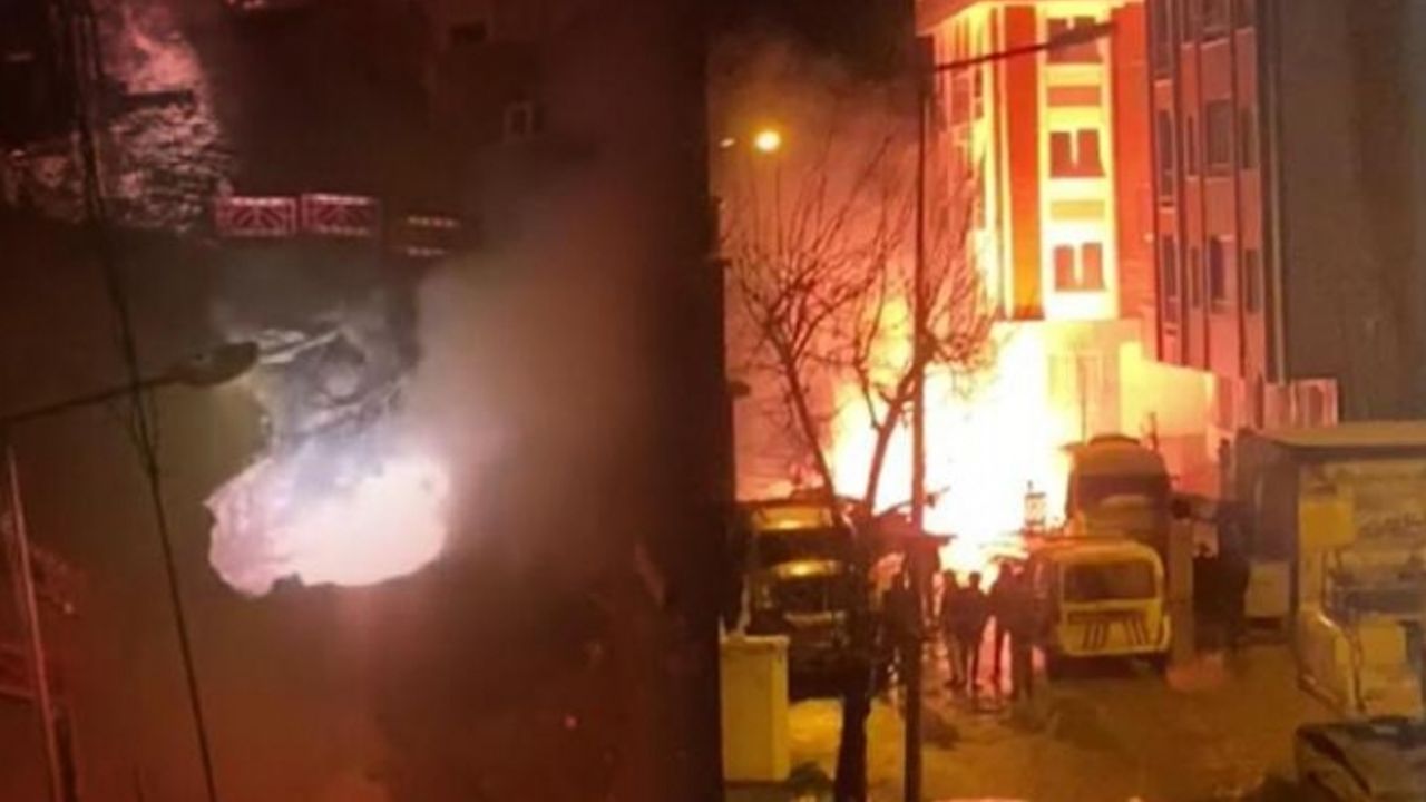 Sultangazi'de korku dolu anlar! Mahalleliyi sokağa döken patlama
