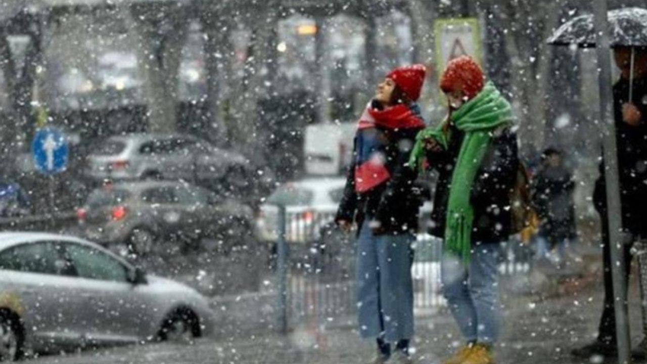 İstanbul'da yoğun kar alarmı! Meteoroloji'den peş peşe uyarılar...