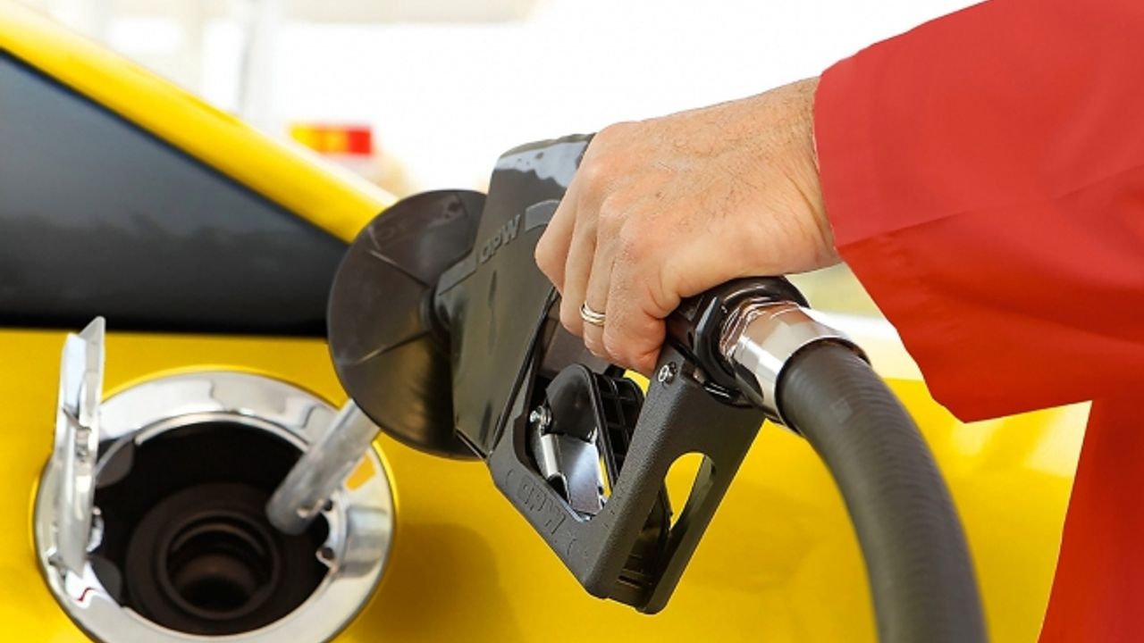 Araç sahipleri dikkat! Motorine gece yarısı sessiz sedasız 1 lira 4 kuruş indirim geldi