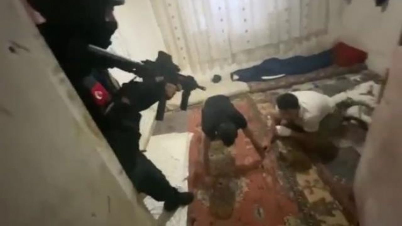 Bursa'da bombalı eylem hazırlığında olan 3 DEAŞ'lı terörist yakalandı.