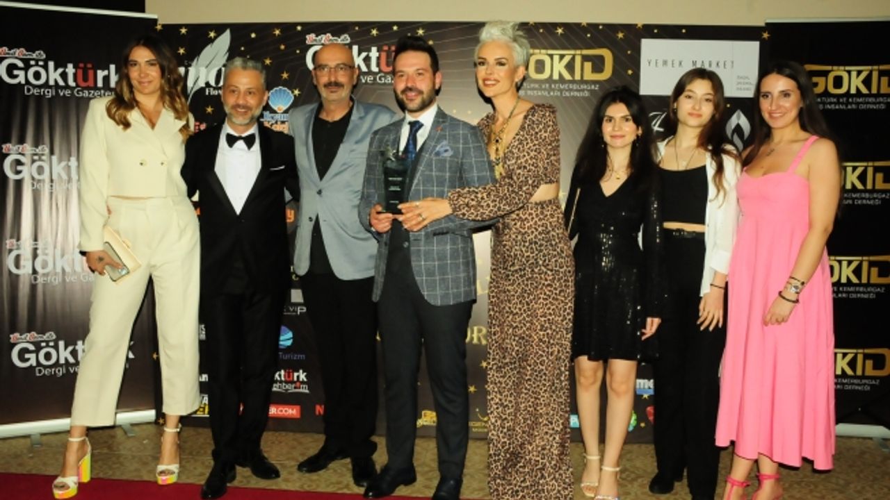 Yılın En İyi Tiyatro Oyunu Seni Gidi Beni