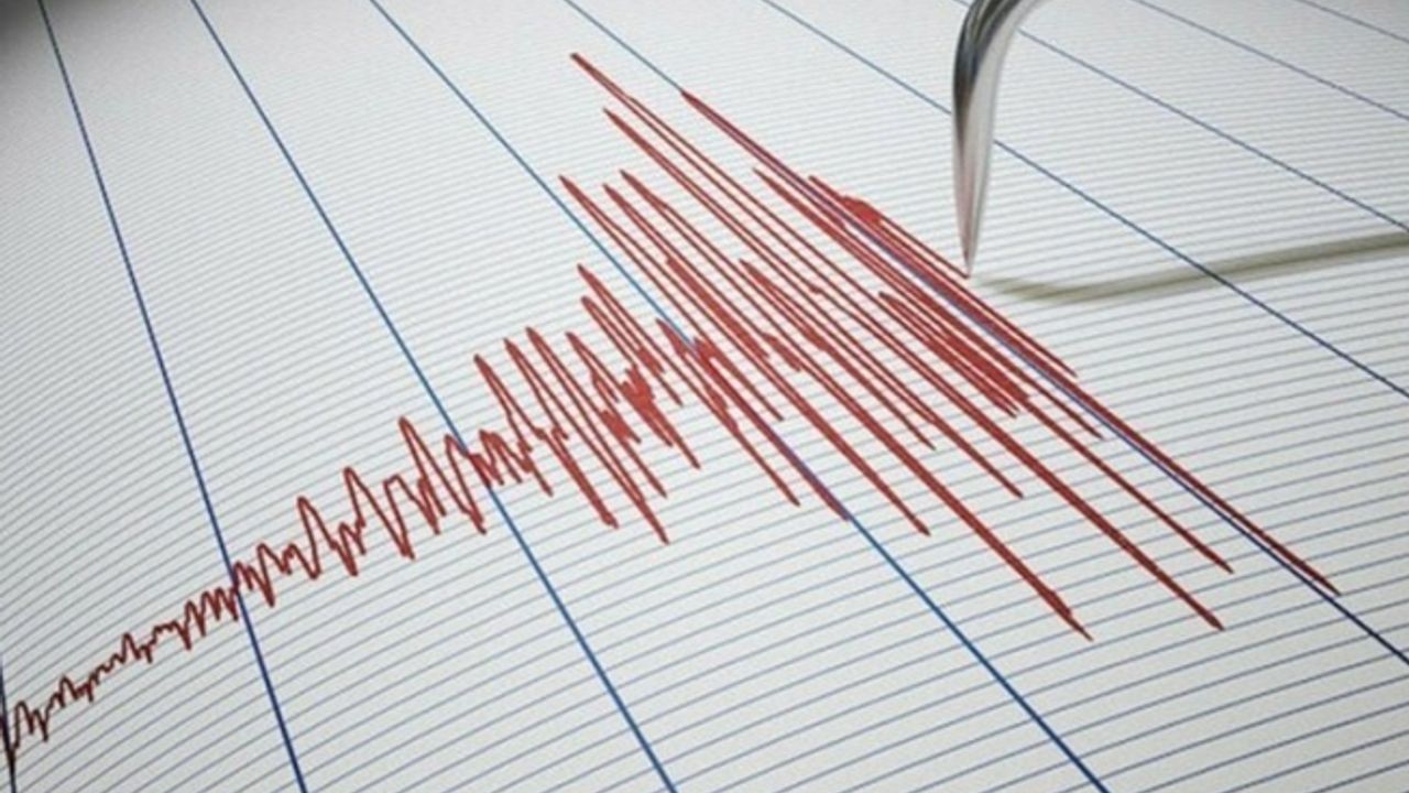 Son dakika... Kuşadası Körfezi'nde korkutan deprem! İzmir, Aydın ve çevre illerde hissedildi.