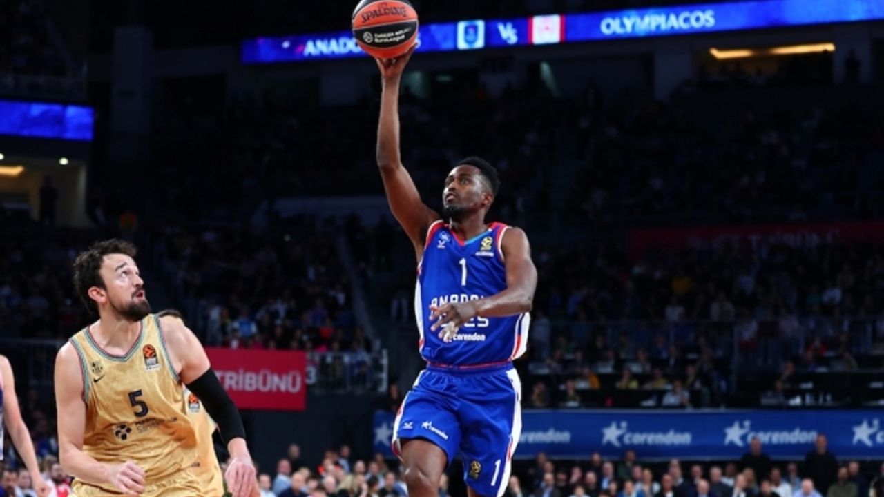 Anadolu Efes Barcelona’yı devirdi seri sona erdi.