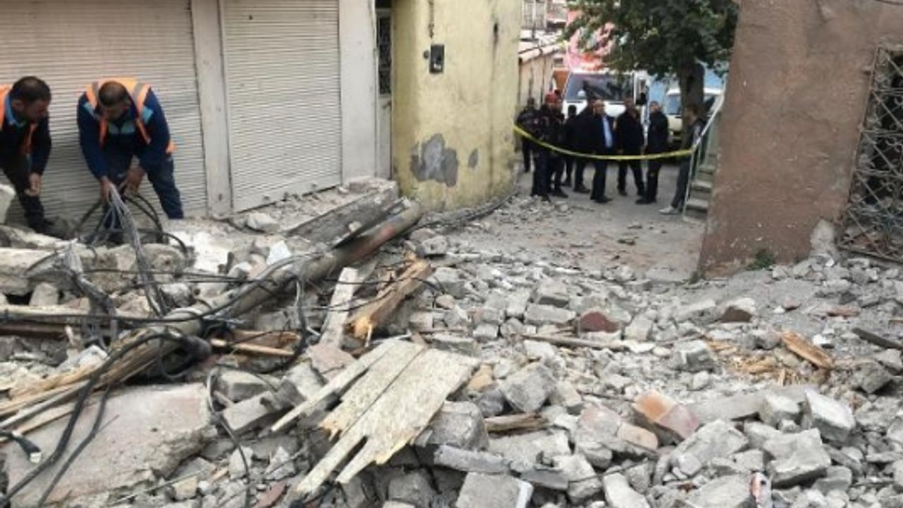 İzmir'de 4.9'luk deprem! Manisa, Balıkesir, Denizli, Aydın'da da hissedildi