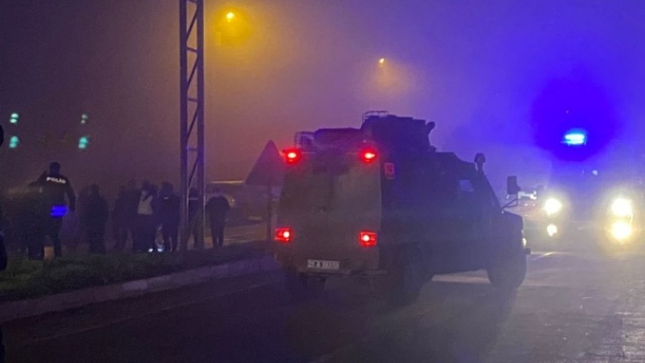 Diyarbakır'da polis servis aracına bombalı saldırı