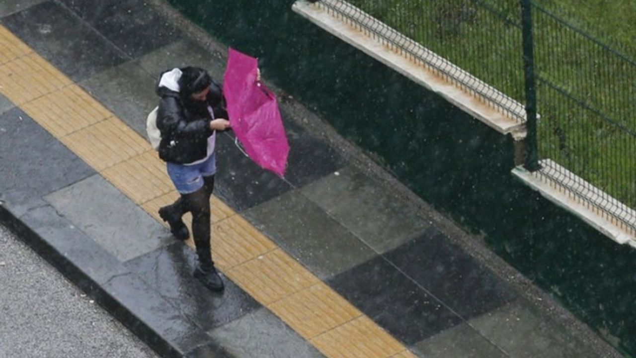 Meteoroloji'den bu bölgeler için kuvvetli sağanak yağmur uyarısı!