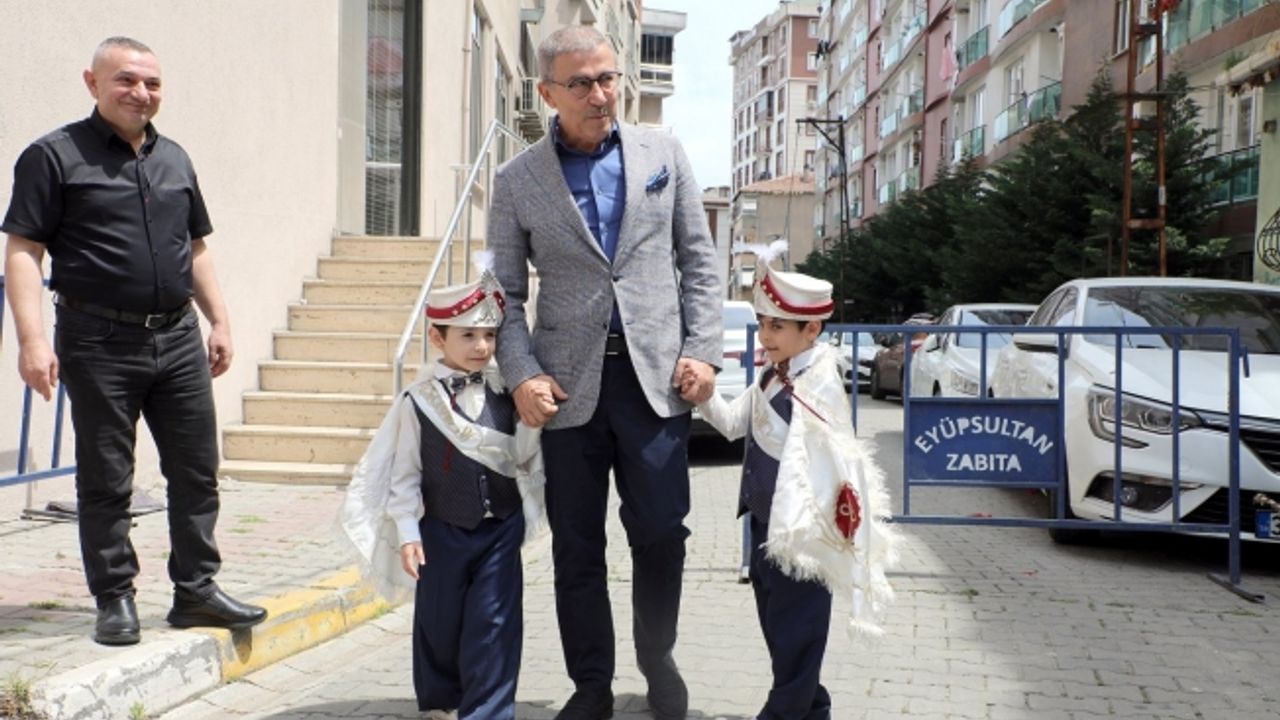 Eyüpsultanlı çocuklar erkekliğe adım atmanın sevincini yaşıyorlar