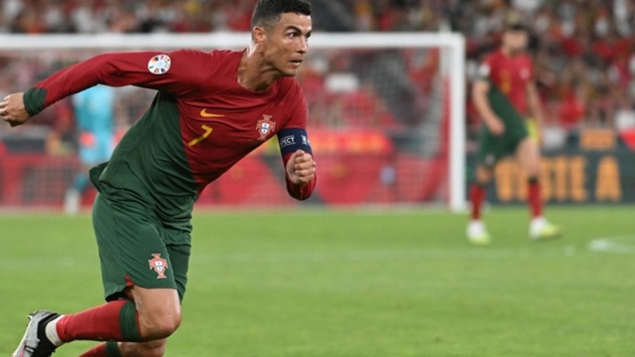 Portekizli Ronaldo, milli takım formasıyla 200 maça çıkan ilk futbolcu oldu