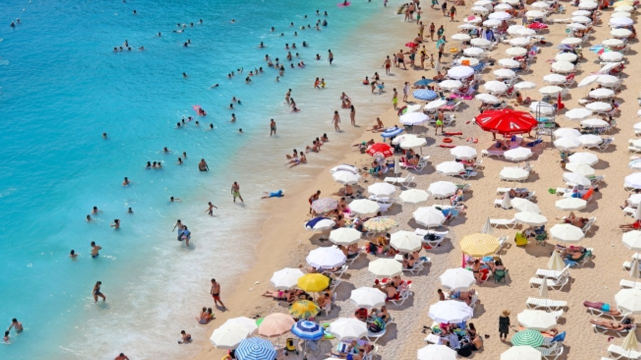 Antalya 8 milyonu aşan turist sayısıyla rekor kırdı