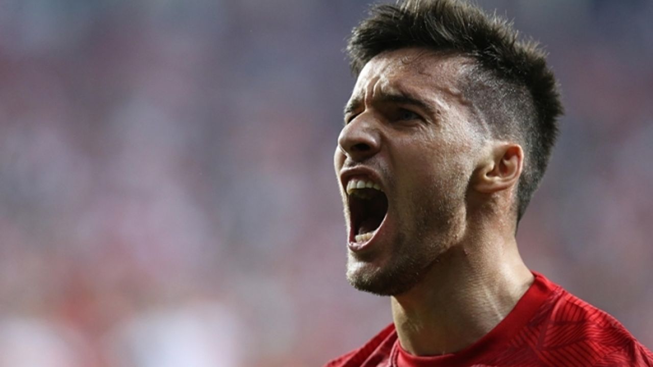 Fenerbahçe, milli futbolcu Umut Nayir ile 2+1 yıllık sözleşme imzaladı