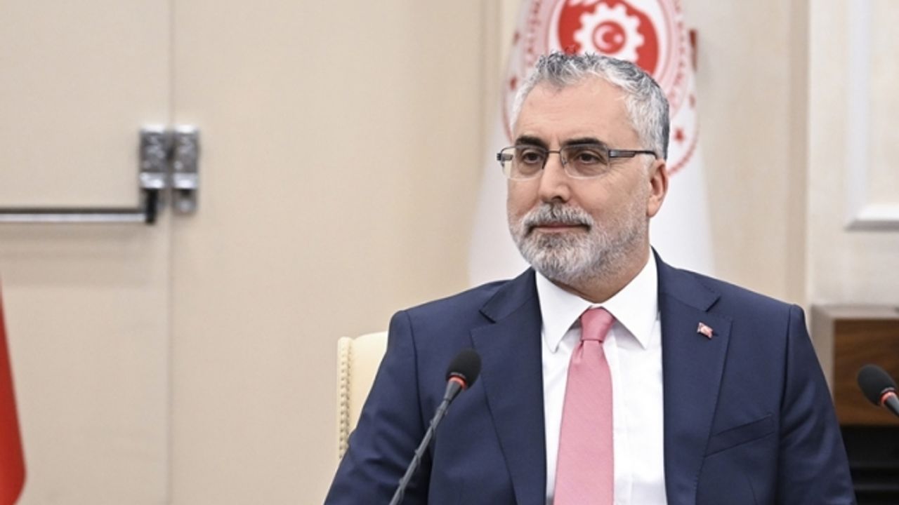 Hükümet memur ve memur emeklisine 2024 yılı için yüzde 14+9 zam teklif etti