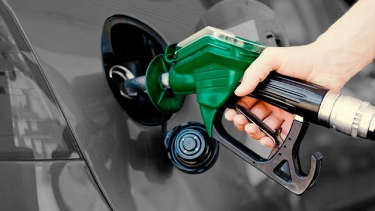 Benzine büyük indirim! Fiyat 34 lira seviyesine geriledi.