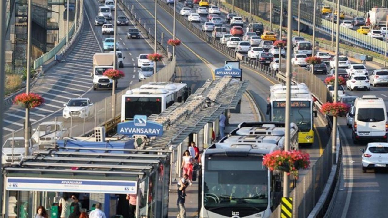 İstanbul'da İBB'ye bağlı toplu taşıma araçları hafta sonu ücretsiz olacak.