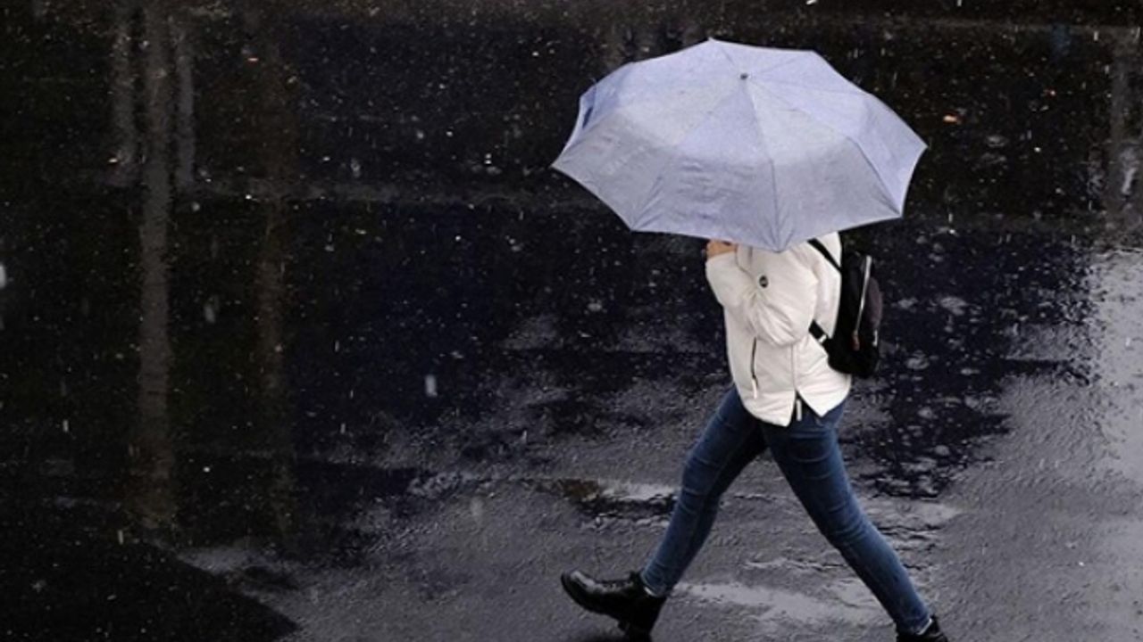 AKOM'dan İstanbul için sağanak ve fırtına uyarısı