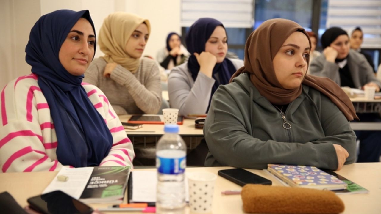 Gençler kariyer planlarını Genç Akademi’yle inşa ediyor