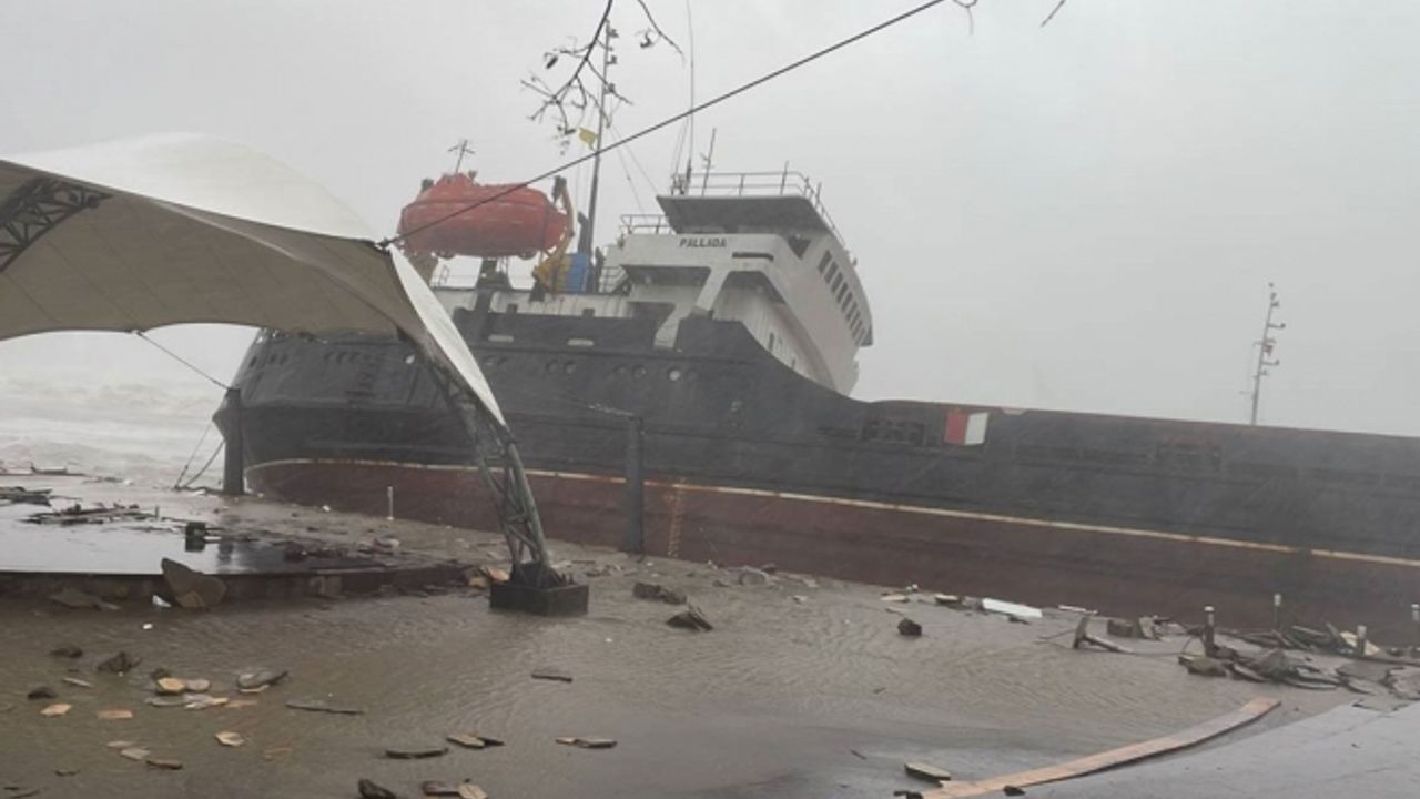 Zonguldak açıklarında batan gemideki 1 denizcinin cansız bedenine ulaşıldı, kayıp 11 kişiyi arama çalışmaları sürüyor