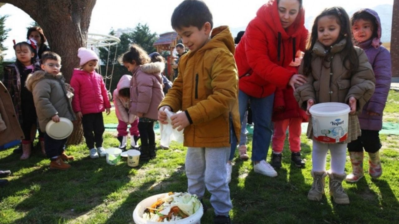 ESA ÖĞRENCİLERİNE KOMPOST EĞİTİMİ: ASLINDA HİÇBİR ŞEY ÇÖP DEĞİL!