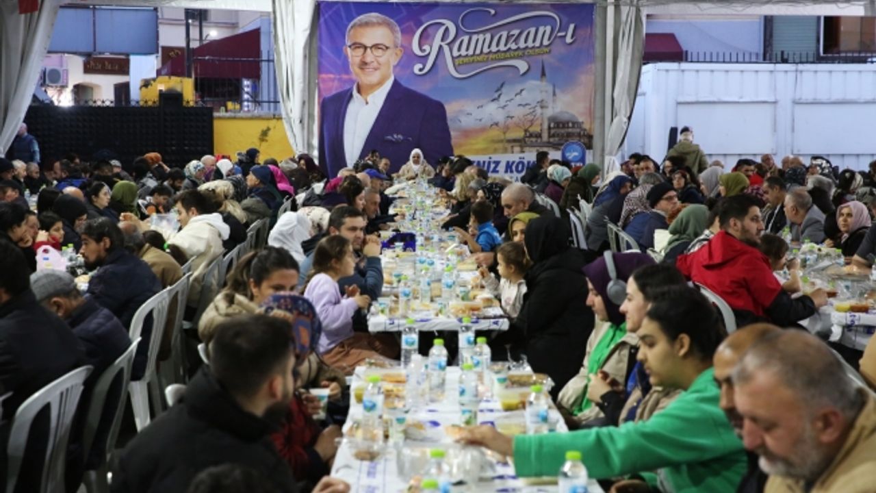 Binlerce vatandaş Eyüpsultan’da dev iftar sofrasında buluşuyor