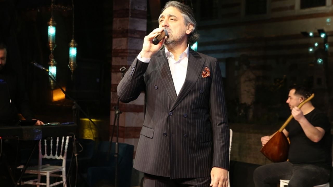 Eşref Ziya Terzi’den gönüllerin pasını silen konser