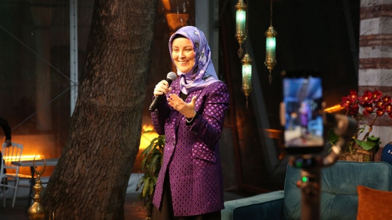 Hatice Kübra Tongar “Ailede de safları sıklaştırmamız gerekiyor”