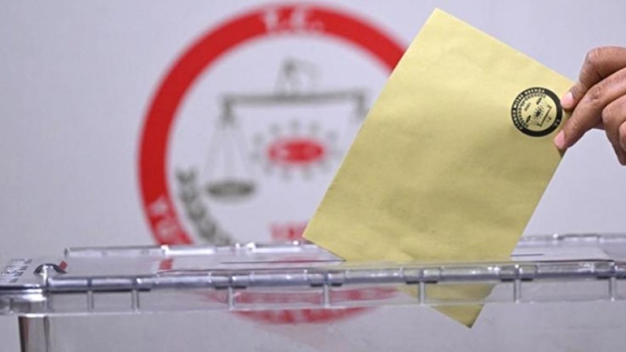 Türkiye yarın sandık başına gidiyor