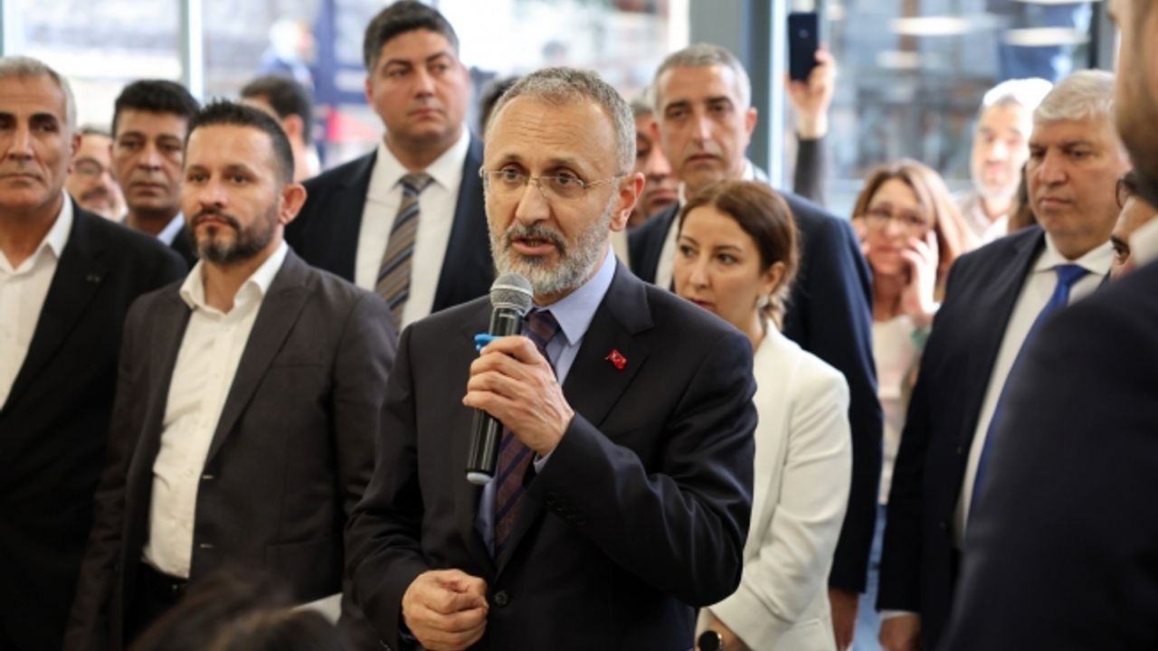 Başkan Dr. Mithat Bülent Özmen personelle bayramlaştı