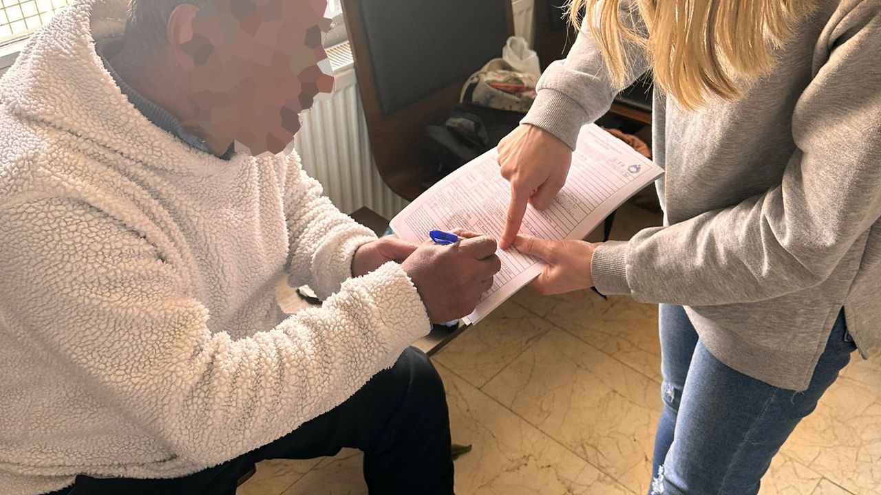 ‘Hastaneye gideceğim’ diyen dilencinin üzerinden 23 bin TL çıktı