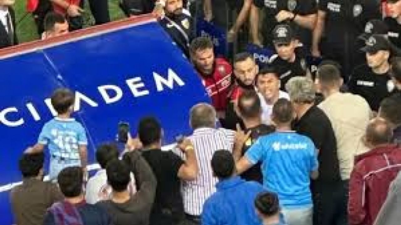 Burak Yılmaz, Trabzonspor taraftarlarıyla tartıştı: Ben bu kulübe yanlış yapmadım