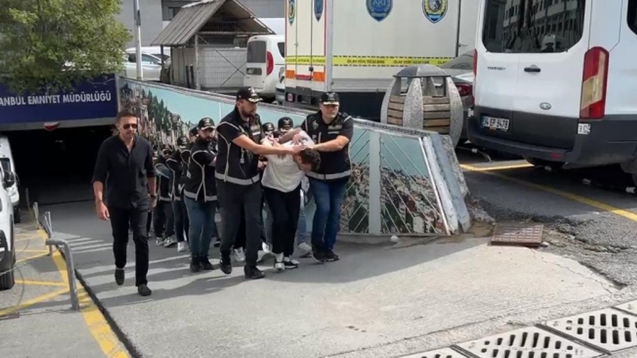 İstanbul'da patlamamış el bombaları bulundu: 8 kişi tutuklandı