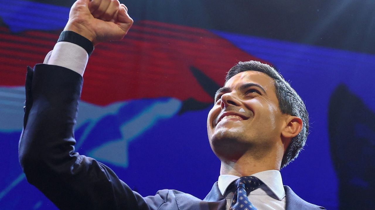 Hollanda'nın ilk eşcinsel başbakanı adım adım geliyor