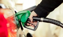 Benzinin litre fiyatına 2 lira 30 kuruş, motorinin litre fiyatına 2 lira 17 kuruş zam.