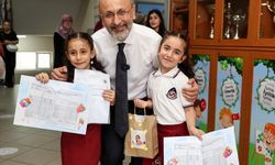 Başkan Özmen öğrencilerin karne heyecanına ortak oldu